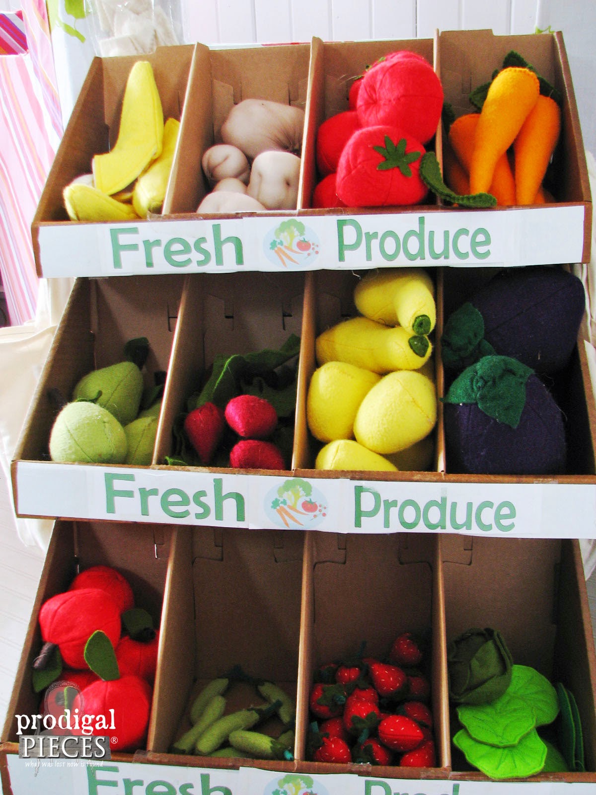 Wool Felt Farmers Market Vegetables & Fruit Play Set by Prodigal Pieces | prodigalpieces.com #prodigalpieces