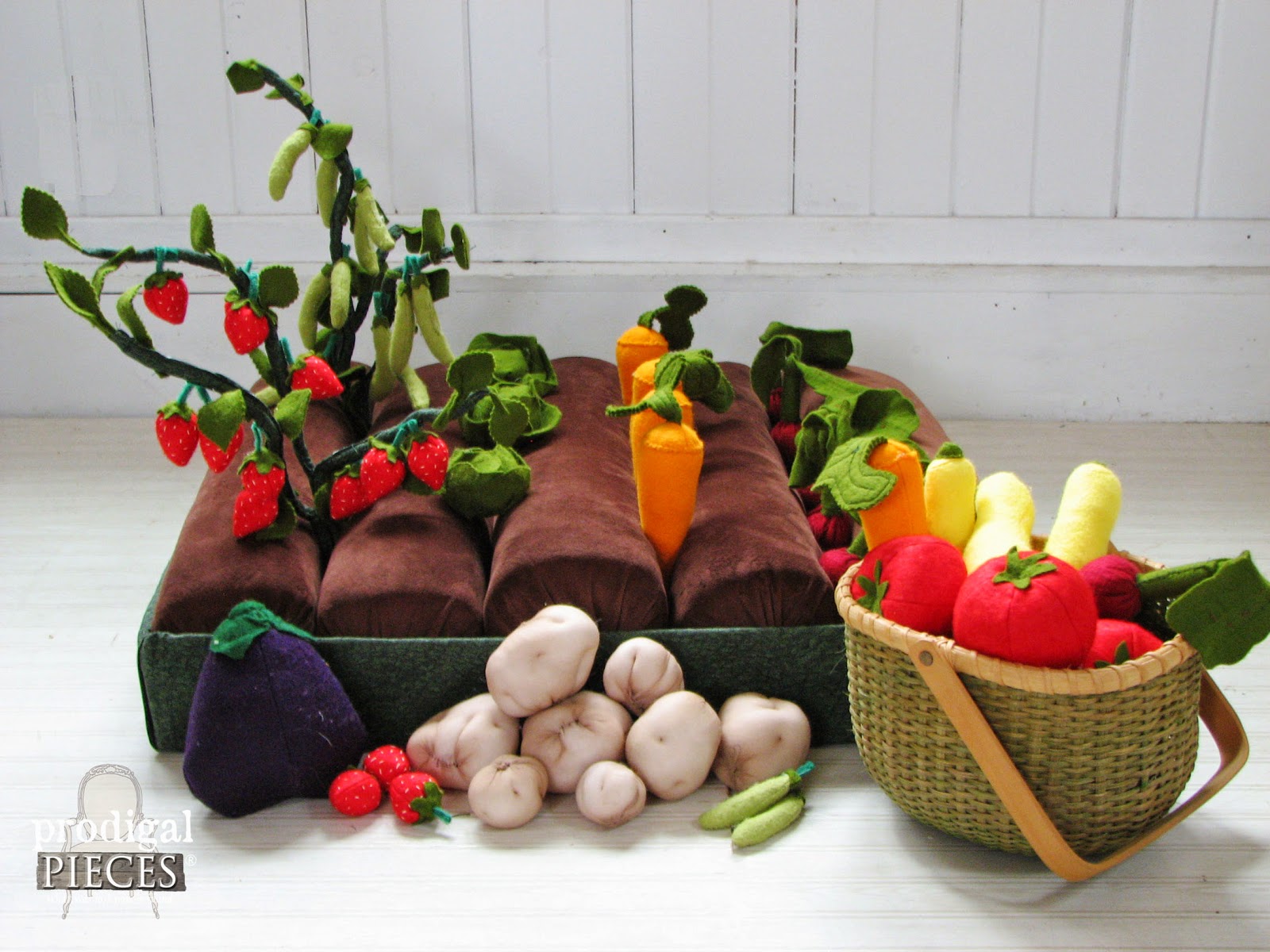 Handmade Holidays #4: Plantable Garden Vegetables & Fruits Pretend Play Set by Prodigal Pieces | prodigalpieces.com #prodigalpieces