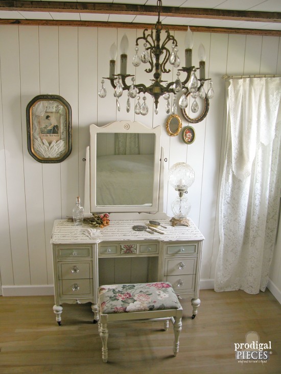 Antique Vanity in Farmhouse Style Bedroom | Prodigal Pieces | www.prodigalpieces.com